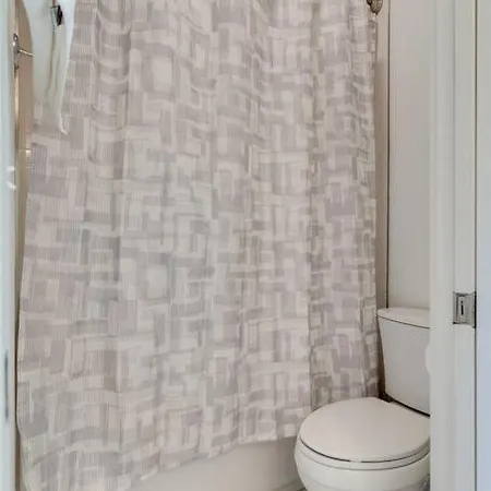 Epic Location- Steps From 12th S, Sleep12 Holiday home