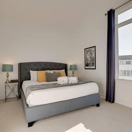 Epic Location- Steps From 12th S, Sleep12 Holiday home