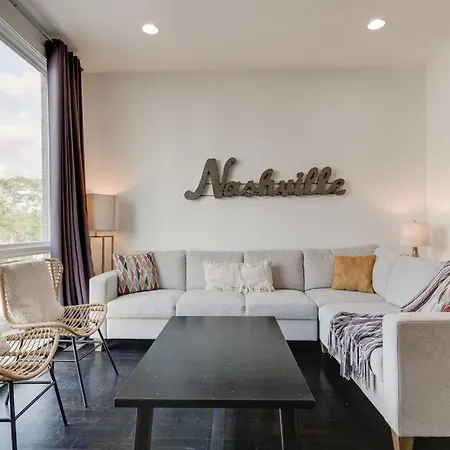 Epic Location- Steps From 12th S, Sleep12 Holiday home