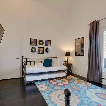 Holiday home Epic Location- Steps From 12th S, Sleep12 Nashville