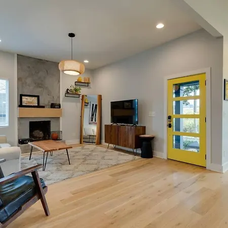 Spacious 5 Min To Broadway, Sleeps 12!