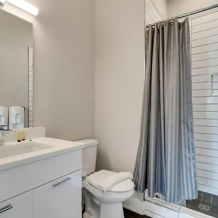 Apartment Spacious 2bd-close To Everything *
