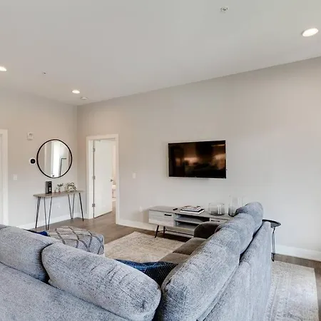 Spacious 2bd-close To Everything Nashville