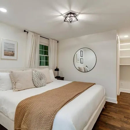 Newly Remodeled! Beautiful 3bd In East Nash! Holiday home