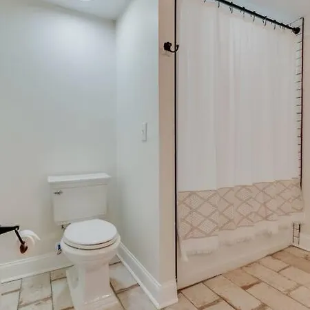 Newly Remodeled! Beautiful 3bd In East Nash! Holiday home Nashville