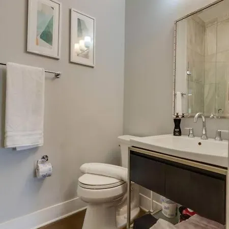 Luxury Townhome! Rooftop-game Room! Near Broadway! Holiday home Nashville
