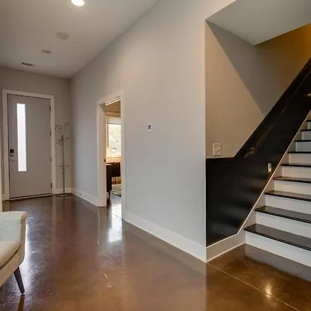 Holiday home Luxury Townhome! Rooftop-game Room! Near Broadway! *
