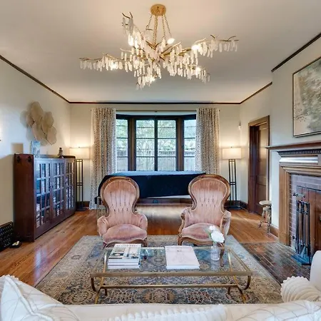 Ivy Hall - Great Location!