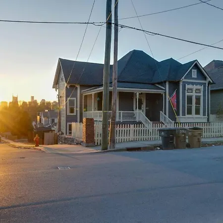 Historic Pet-friendly Near Broadway W Fire Pit Holiday home