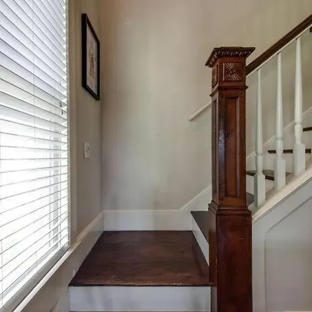 Historic Pet-friendly Near Broadway W Fire Pit Holiday home