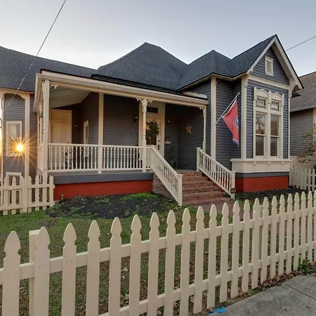 Historic Pet-friendly Near Broadway W Fire Pit Holiday home Nashville
