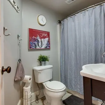 Historic Pet-friendly Near Broadway W Fire Pit