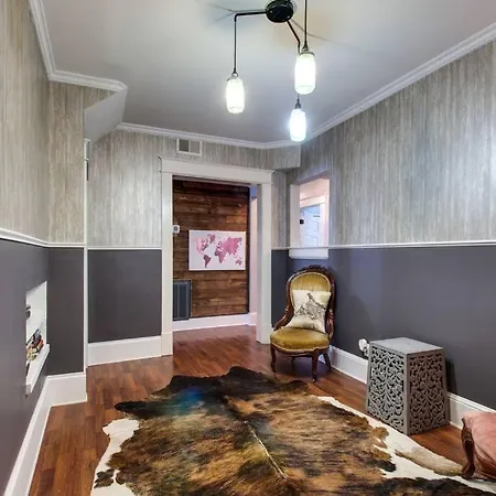 Historic Pet-friendly Near Broadway W Fire Pit Holiday home