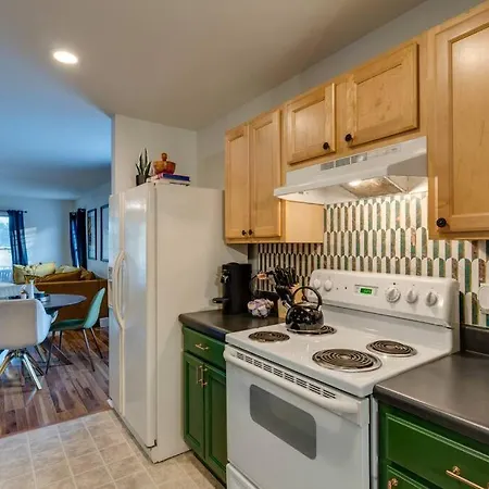 Close To Broadway Sleeps 10 With Pool Table! * Nashville