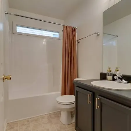 Holiday home Close To Broadway Sleeps 10 With Pool Table! *