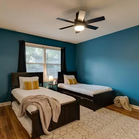 Holiday home Close To Broadway Sleeps 10 With Pool Table! *