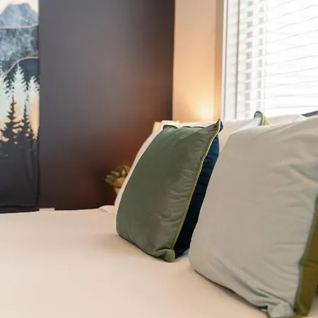 Apartment Chic Condo, 2mi To Downtown, Sleeps 8, By Geodis *