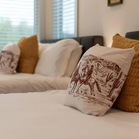 Chic Condo, 2mi To Downtown, Sleeps 8, By Geodis Apartment