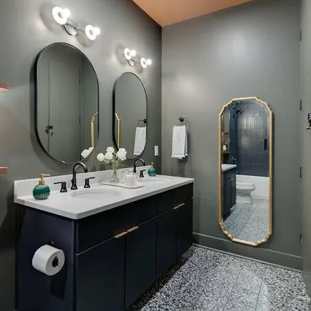 Luxury Balcony Retreat • Near Broadway
