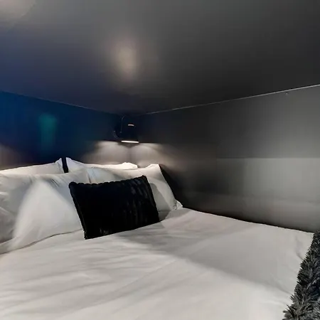 Luxury Balcony Retreat • Near Broadway Apartment