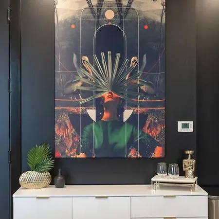 Luxury Balcony Retreat • Near Broadway *