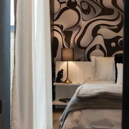 Luxury Balcony Retreat • Near Broadway Apartment Nashville