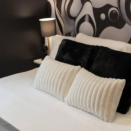 Luxury Balcony Retreat • Near Broadway * Nashville