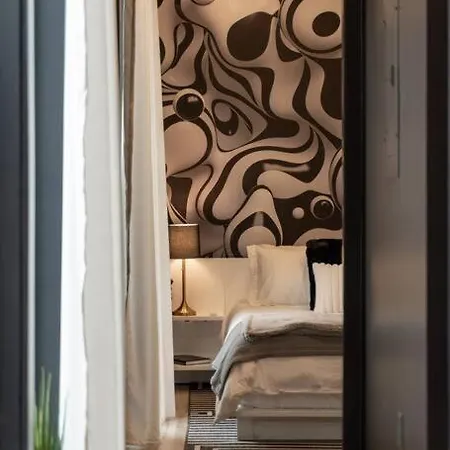Luxury Balcony Retreat • Near Broadway Nashville