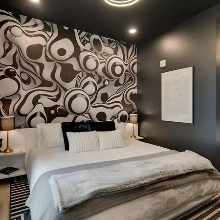 Apartment Luxury Balcony Retreat • Near Broadway Nashville