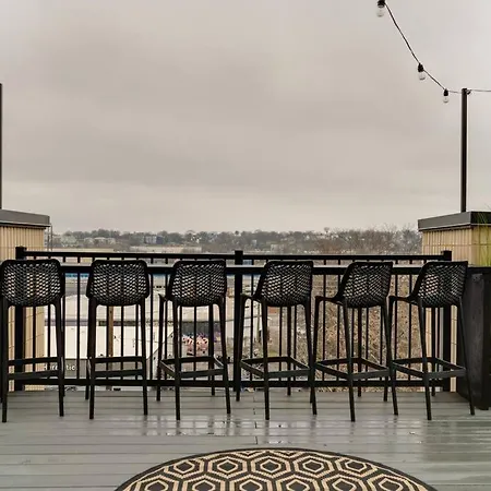 Luxury Balcony Retreat • Near Broadway Nashville
