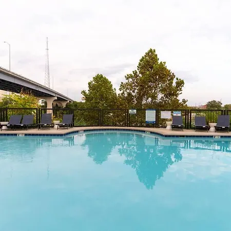 Splash & Explore Riverfront Near Broadway Apartment Nashville