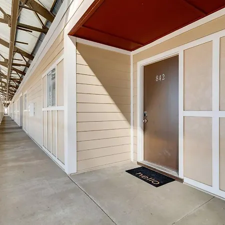 Apartment Splash & Explore Riverfront Near Broadway Nashville