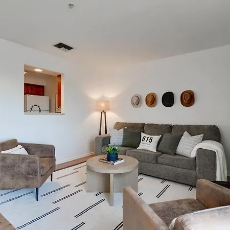 Apartment Splash & Explore Riverfront Near Broadway Nashville