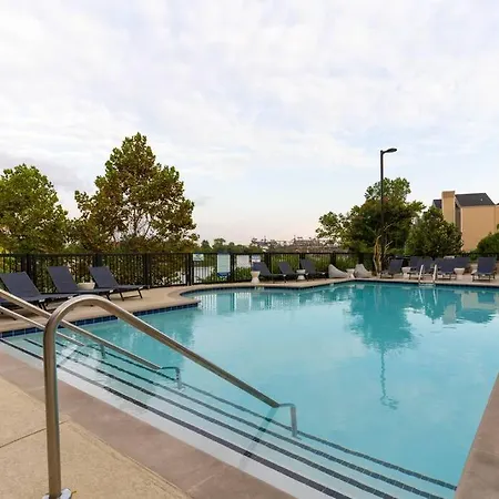 Apartment Splash & Explore Riverfront Near Broadway Nashville