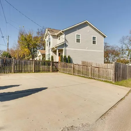 3 Bedroom Home- Huge Yard For Pets 4 Miles To Broadway *