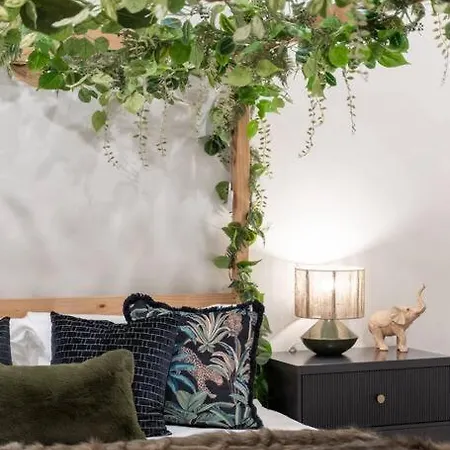 Welcome To The Jungle! Apartment
