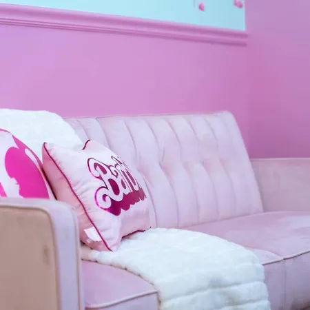 Apartment Omg Barbie!-walk To Bars & Food
