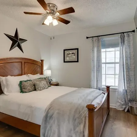 Beautiful 3 Bedroom- Free Parking 2m To Broadway Apartment Nashville