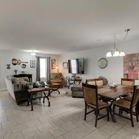Apartment Beautiful 3 Bedroom- Free Parking 2m To Broadway *