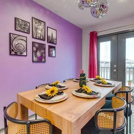 Vibrant Riverfront 2bd With A Pool Nashville