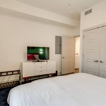 Urban Oasis Spacious King Bed Free Parking *