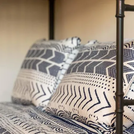 Apartment Bohemian Retreat Sleeps 6, Two Miles From Broadway! Nashville