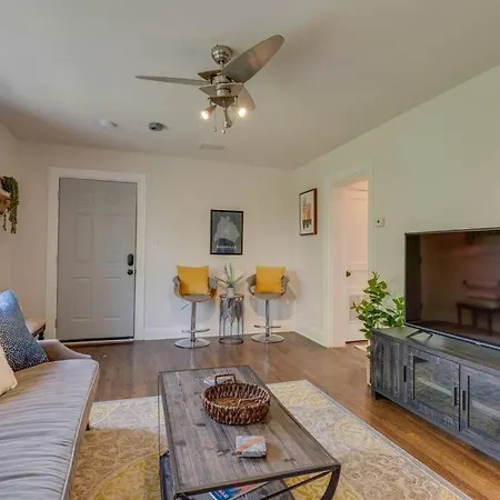 Bohemian Retreat Sleeps 6, Two Miles From Broadway! *