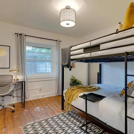 Sleep 8 In Our Cozy Colonial 2miles From Broadway Apartment