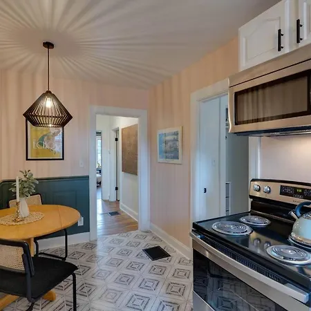 Apartment Sleep 8 In Our Cozy Colonial 2miles From Broadway *