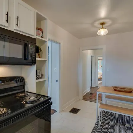 Southern Charmer Close To Broadway Sleeps 8 Apartment