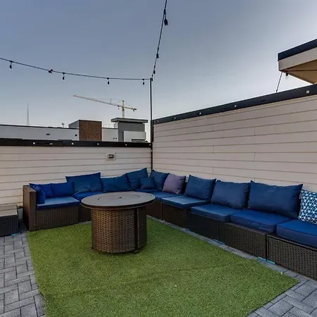 Holiday home Renovated Pink Palace, Walkable Location