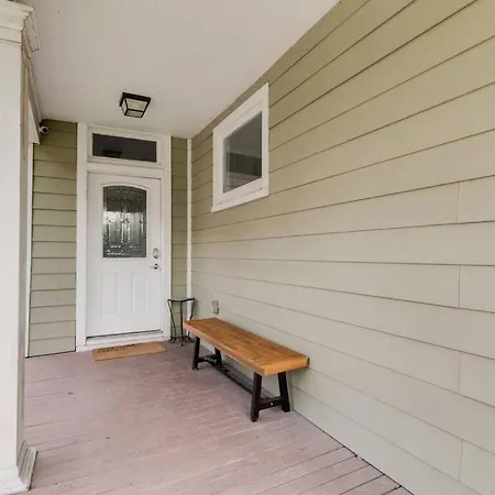 Walkable East Nash 3br With Big Yard Near Local Eats