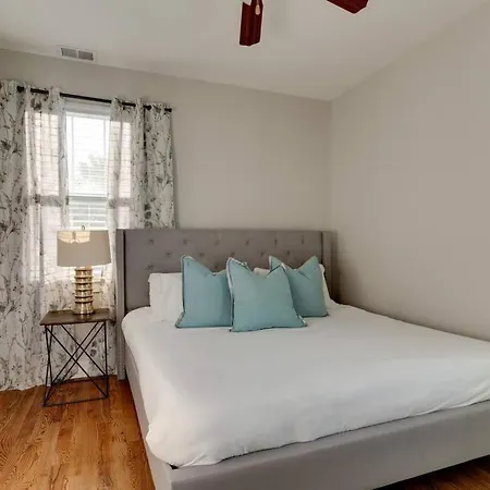 4bd Haven In The Nations, Walk To Bars And Restaurants! Minutes To Broadway! *