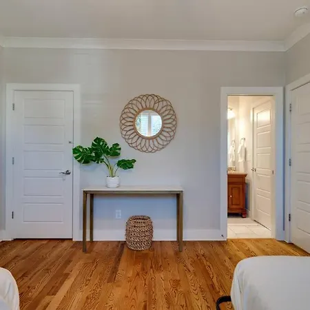 Holiday home 4bd Haven In The Nations, Walk To Bars And Restaurants! Minutes To Broadway! *